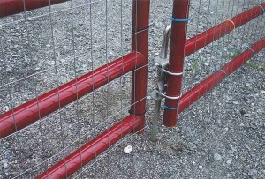 6 Bar Red Aluminum Double Gate Close-up
