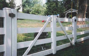 4 Rail Ranch Double Gate Vinyl Fence