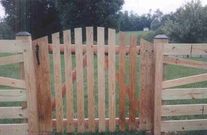 Spaced Picket Wood Gate with Arch