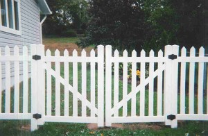 Straight Top Contemporary Double Gate Vinyl Fence